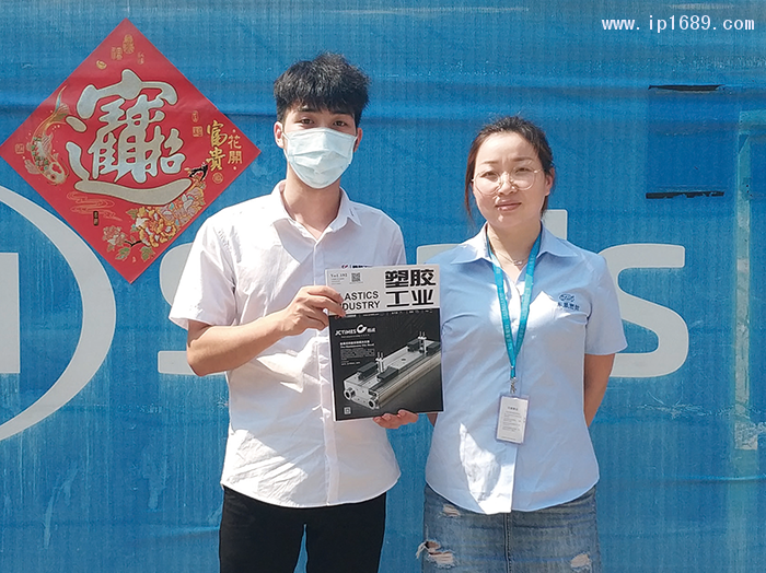 東晟密封科技有限公司設計研發(fā)部主管翟蘭蘭(右)1