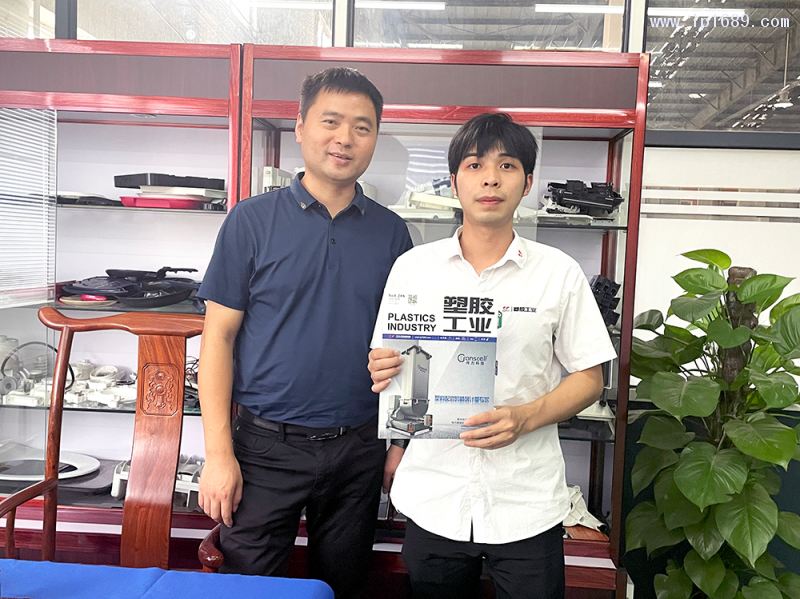廣東賽普電器制造有限公司BMC項目經理鄒外平(左)
