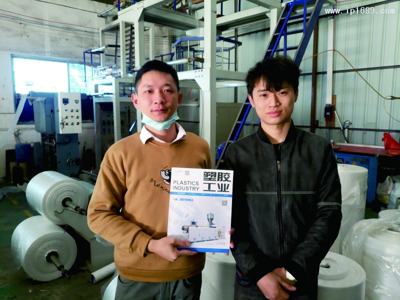 中山市小欖鎮(zhèn)質誠塑料加工廠總經理李天貴(右)