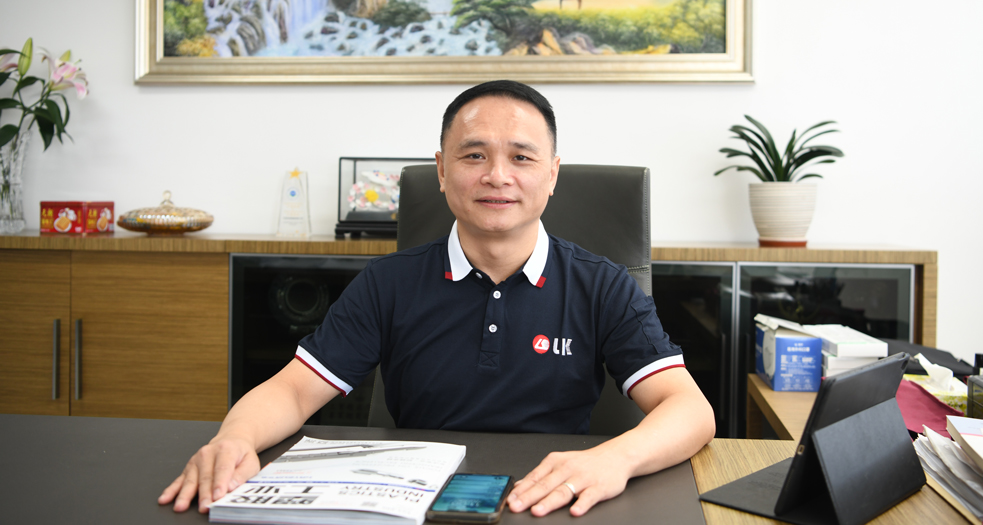 力勁塑機總經(jīng)理——謝小斯 (2)